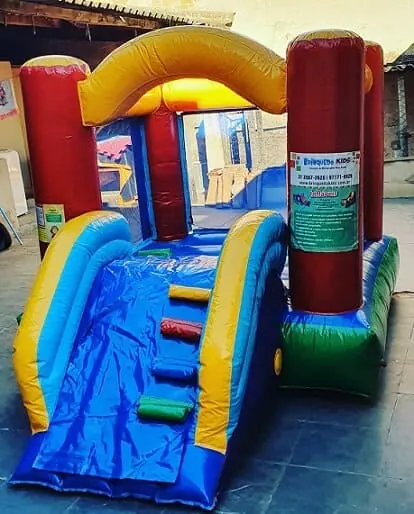 Mini com Escorrega Inflável